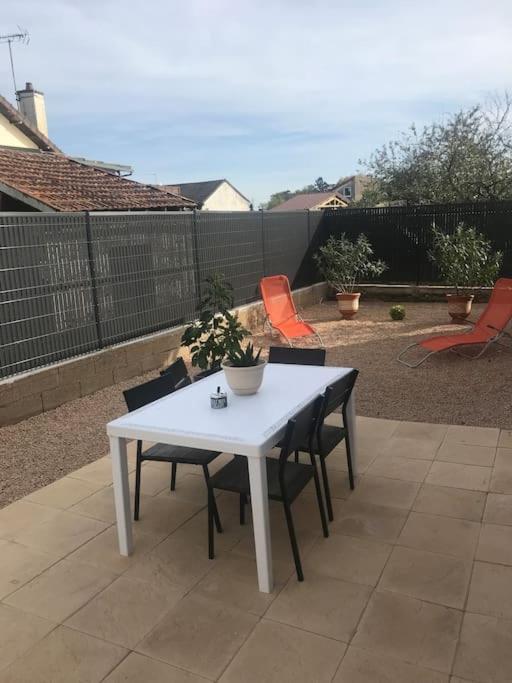 L'imprevu Est Maison Individuelle. Holiday home Sennecey-le-Grand